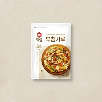 Front of a white Korean pancake mix pouch featuring an image of a seafood vegetable pancake on a wooden plate