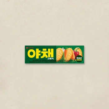 Green Lotte vegetable cracker package with large yellow Korean lettering and corn/vegetable illustrations on a green background.