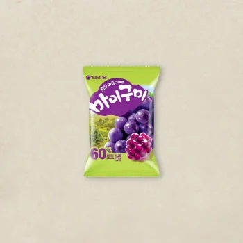 Bright green snack bag with images of purple grapes and Korean text on a beige background; emphasizes grape flavor and 60% grape juice claim.