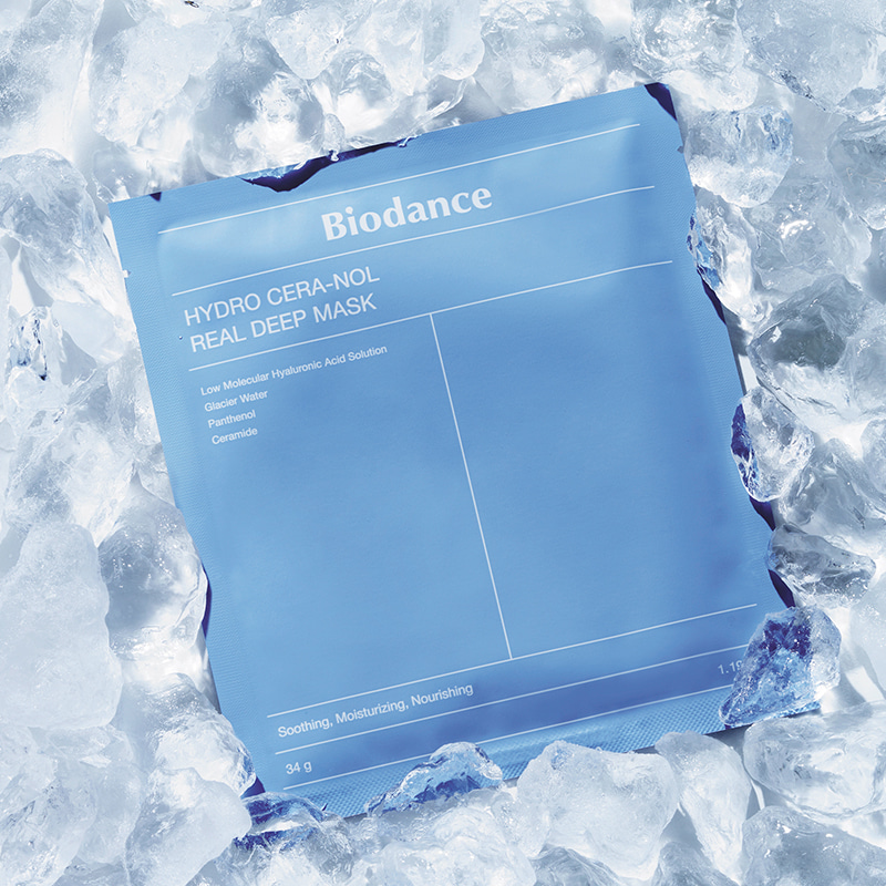 바이오던스 마스크 블루 Blue Biodance Hydro Cera-Nol Real Deep Mask sachet nestled in crushed ice surface